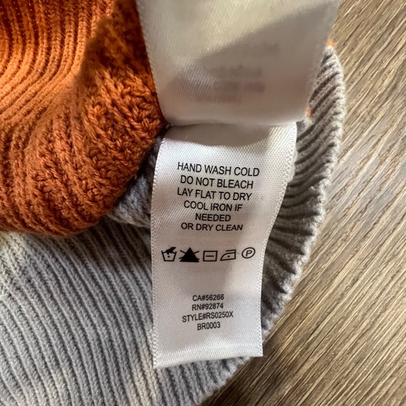 Splendid ColorBlock Cowl Neck Cropped Oversized Sweater, Size Small, FALL - Picture 9 of 10